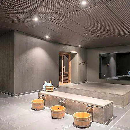 Wellnesshostel4000 호스텔 *