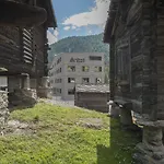 Wellnesshostel4000 Hostel